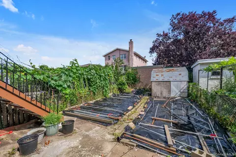 Exterior - 132-41 60th Ave, Flushing, NY 11355 photo 3 of 4