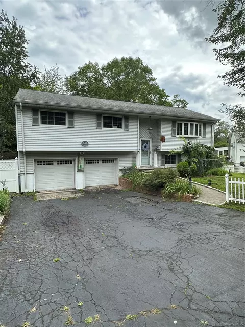261 Rose Rd, Clarkstown, NY 10994