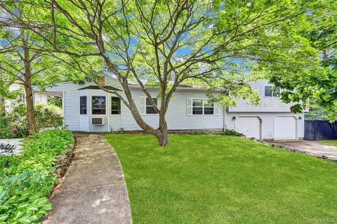 80 Broadway, Ronkonkoma, NY 11779