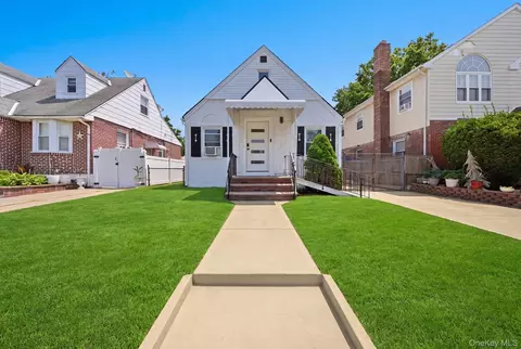13031 218th St, Laurelton, NY 11413