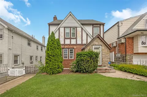 24829 Cambria Ave, New York, NY 11362
