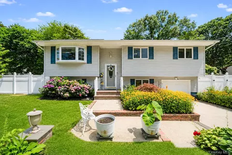 109 Midland Blvd, Lake Ronkonkoma, NY 11779