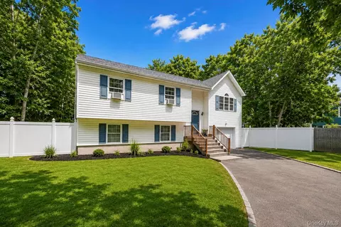 Exterior - 71 Barton Ave, Patchogue, NY 11772 photo 3 of 5