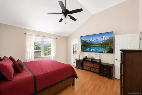 Bedroom - 71 Barton Ave, Patchogue, NY 11772 photo 3 of 10
