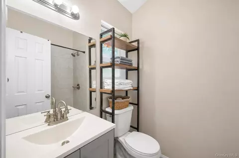 Bath - 71 Barton Ave, Patchogue, NY 11772 photo 4 of 4