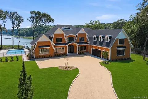 106 Cove Rd, Northport, NY 11768