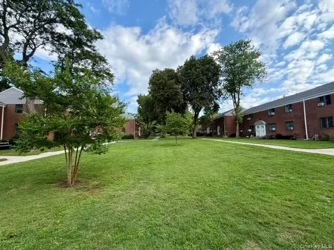 220-25 73rd Ave #1, Oakland Gardens, NY 11364