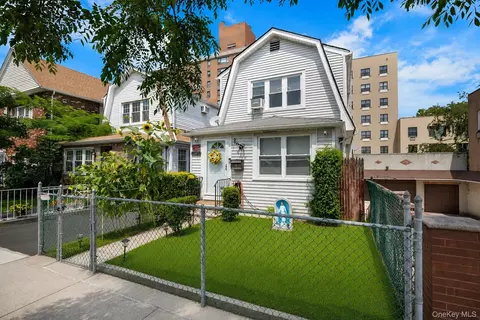 1736 Parkview Ave, New York, NY 10461