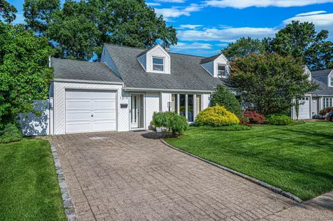 1319 Harry Ln, Merrick, NY 11566