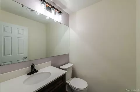Bath - 6 Burnham Ct, Fishkill, NY 12524 photo 1 of 4