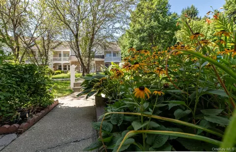 Exterior - 6 Burnham Ct, Fishkill, NY 12524 photo 5 of 13