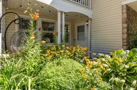 Exterior - 6 Burnham Ct, Fishkill, NY 12524 photo 4 of 13