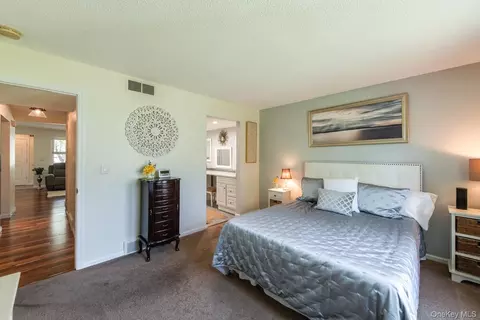 Bedroom - 6 Burnham Ct, Fishkill, NY 12524 photo 4 of 5