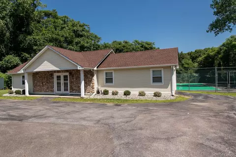 Exterior - 6 Burnham Ct, Fishkill, NY 12524 photo 12 of 13