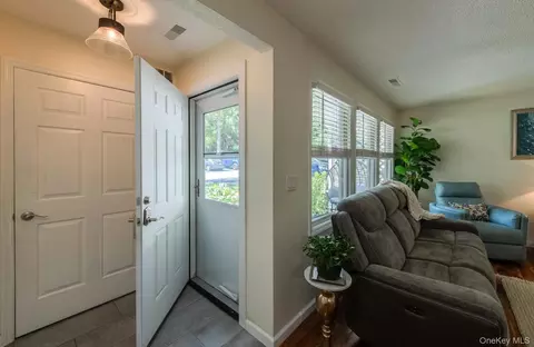 Entry Way - 6 Burnham Ct, Fishkill, NY 12524 photo 1 of 4