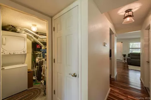 Entry Way - 6 Burnham Ct, Fishkill, NY 12524 photo 3 of 4