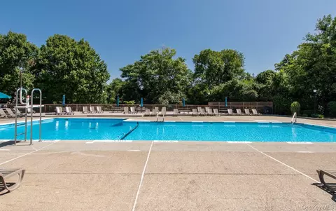 Exterior - 6 Burnham Ct, Fishkill, NY 12524 photo 9 of 13