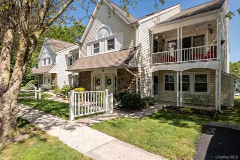 Exterior - 6 Burnham Ct, Fishkill, NY 12524 photo 3 of 13