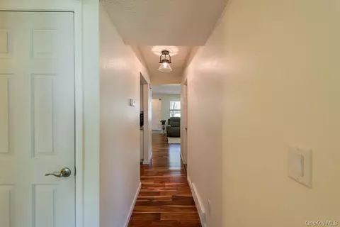 Entry Way - 6 Burnham Ct, Fishkill, NY 12524 photo 4 of 4