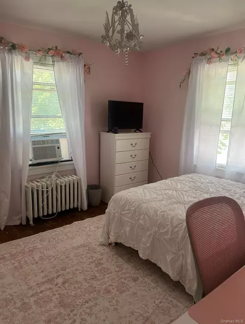 Bedroom - 689 Stanton Ave, Baldwin, NY 11510 photo 2 of 2