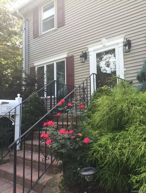 Exterior - 689 Stanton Ave, Baldwin, NY 11510 photo 1 of 3