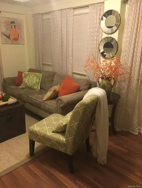 Living - 689 Stanton Ave, Baldwin, NY 11510 photo 2 of 3