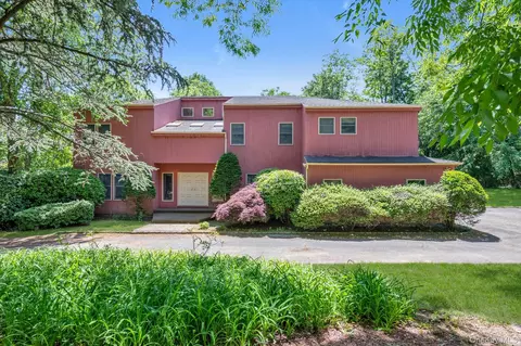 244 Store Hill Rd, Old Westbury, NY 11568