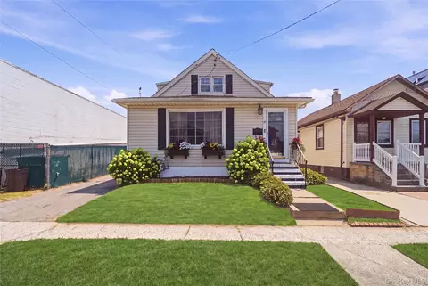19 Catherine Ave, Franklin Square, NY 11010