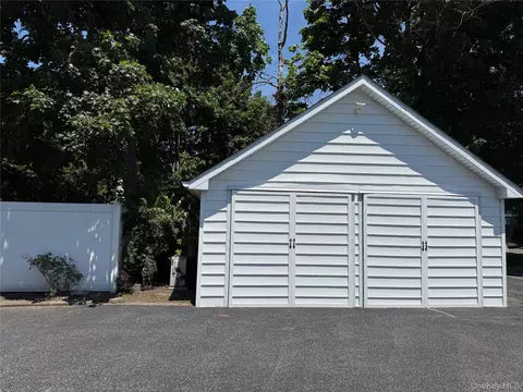 Exterior - 156 N Ocean Ave, Patchogue, NY 11772 photo 5 of 6