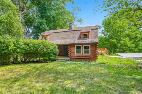 38 Duncan Rd, Beekman, NY 12540