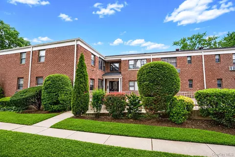 1205 Broadway #F-24, Hewlett, NY 11557