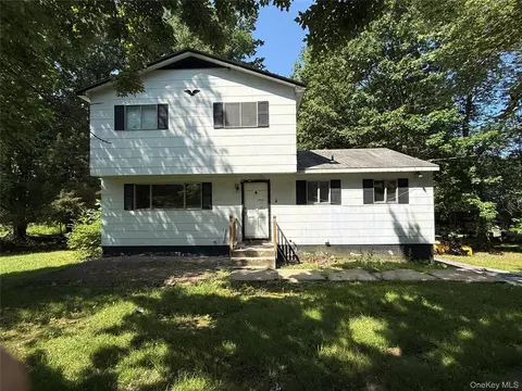 3 Galveston Dr, Monroe, NY 10950