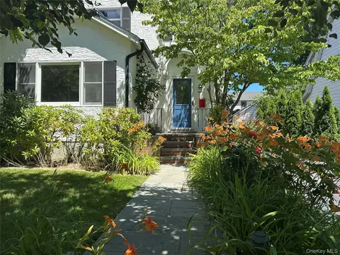 17 Cypress Ave, North Hempstead, NY 11050