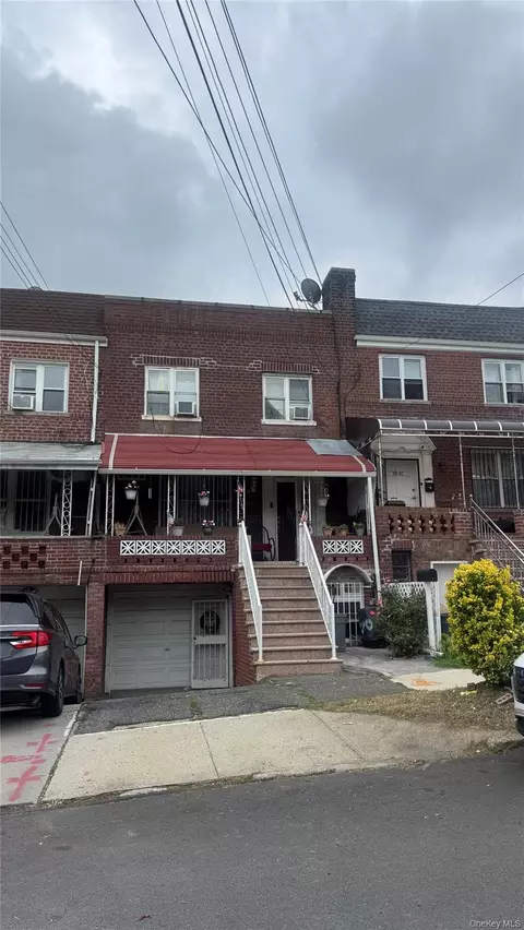8804 209th St, New York, NY 11427