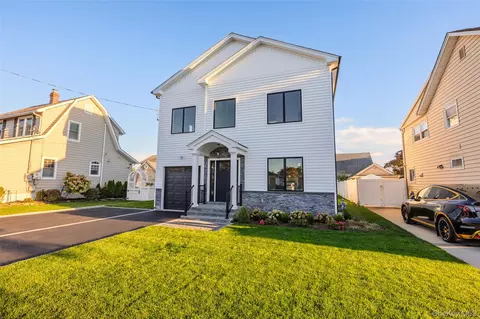43 Westbury Ave, North Hempstead, NY 11501