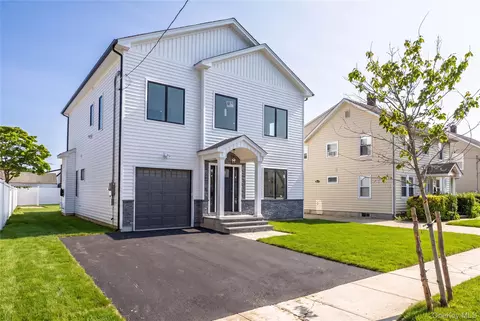 43 Westbury Ave, North Hempstead, NY 11501