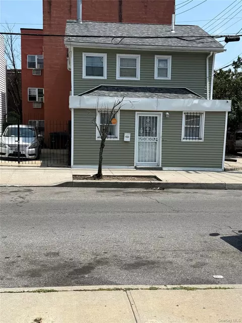 801 E 215th St, New York, NY 10467