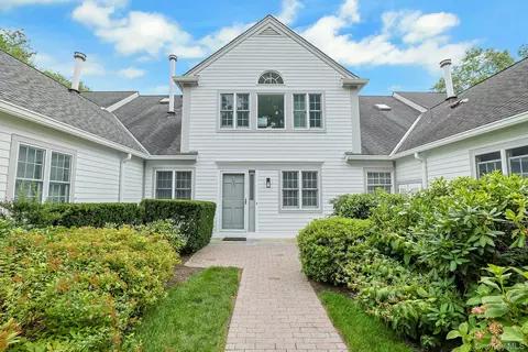 100 Brook Hills Cir #28B, White Plains, NY 10605