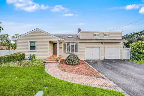 28 Greenvale Ln, Syosset, NY 11791