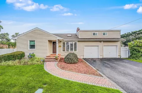 28 Greenvale Ln, Syosset, NY 11791
