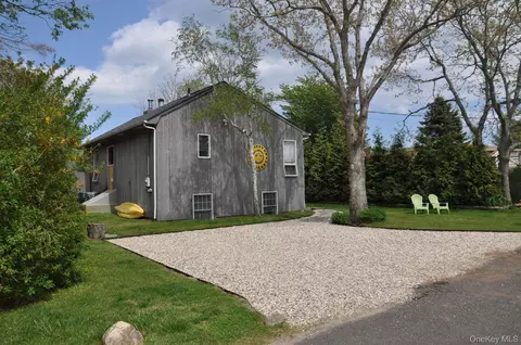 14 Hoover Ct, Montauk, NY 11954