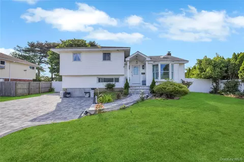 11 Lee Dr, Farmingdale, NY 11735