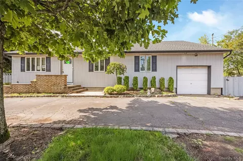 371 Grand Blvd, Deer Park, NY 11729