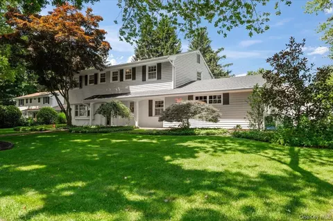 39 Marie Dr, Huntington, NY 11743