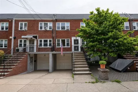 107-45 100th St, New York, NY 11417