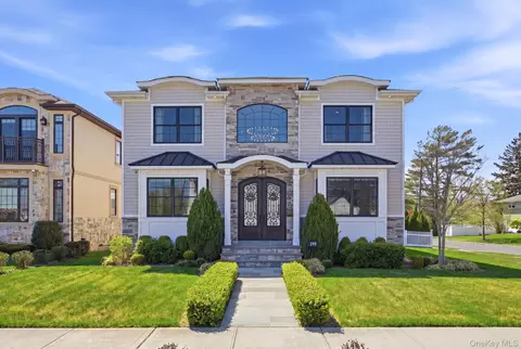 295 Dorchester Rd, Garden City, NY 11530