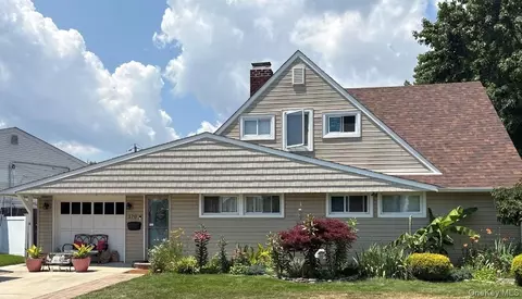 170 Tardy Ln S, Wantagh, NY 11793