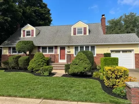 2316 Westlake Ct, Oceanside, NY 11572