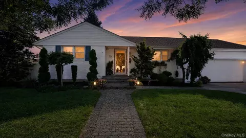 70 S 5th St, Bethpage, NY 11714