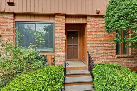 42 Coachlight Sq, Cortlandt, NY 10548